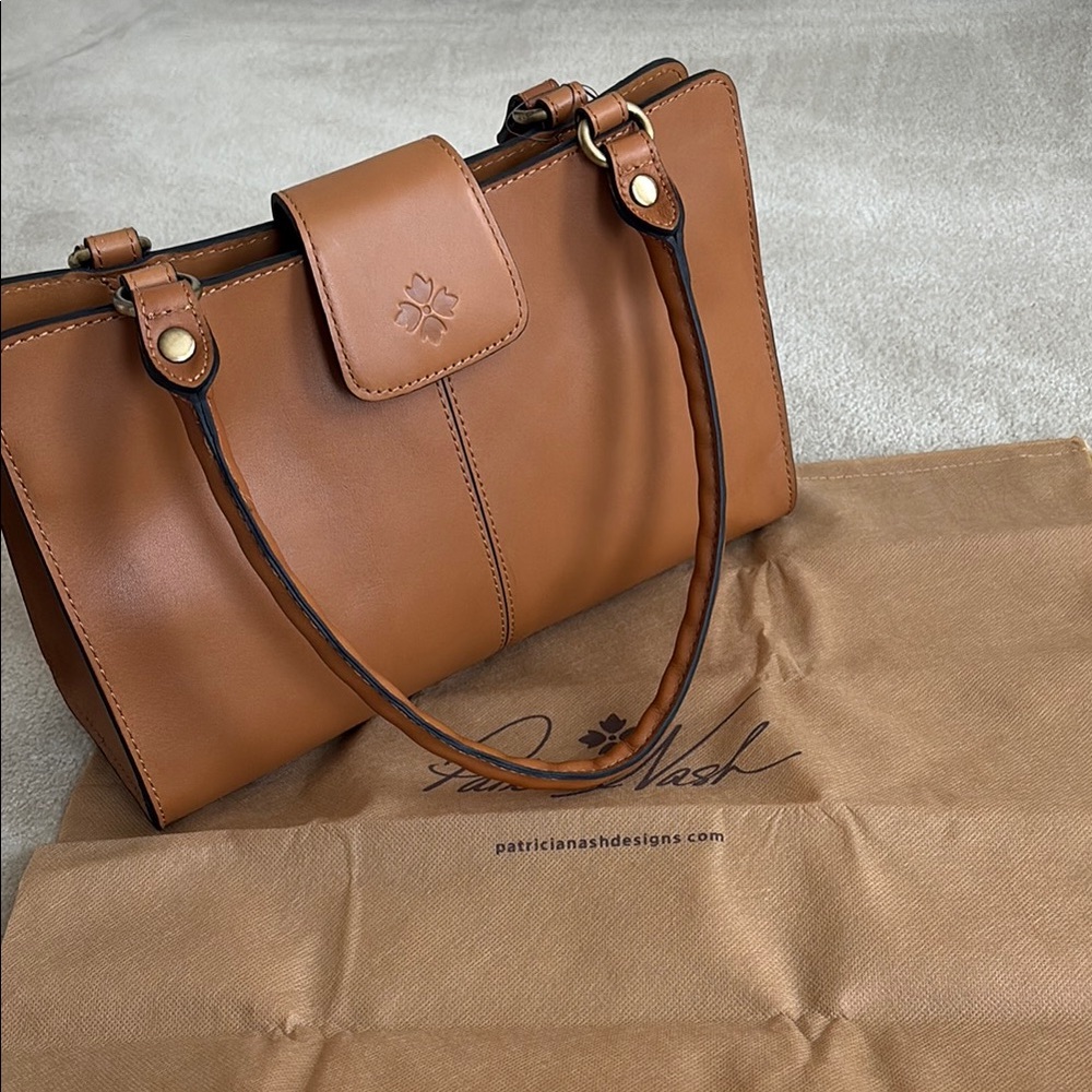 NWT Patricia Nash Tan Shoulder Bag with Structured Design